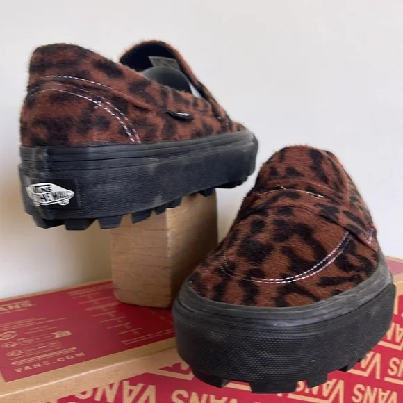 Van’s WMNS Style 53
Leopard Brown/Black
VN000CQPY49
Sneakers - Picture 9 of 16